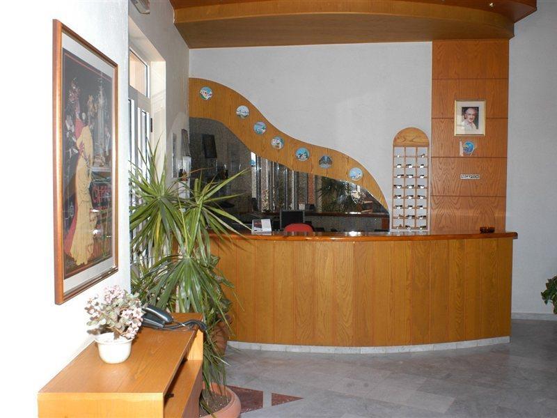 ريثيمنو Daisy Hotel Apartments المظهر الخارجي الصورة